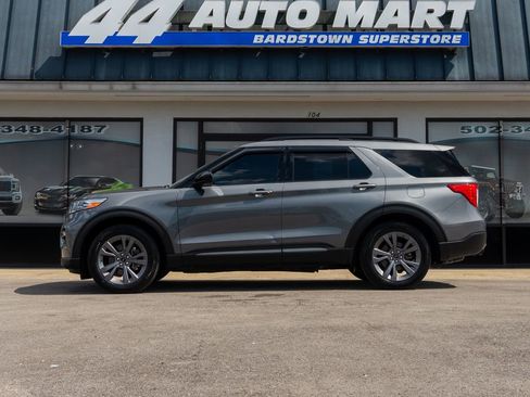 Used 2022 Ford Explorer XLT w/ Equipment Group 202A image 9