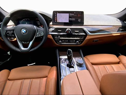 Used 2023 BMW 530i w/ Convenience Package RWD image 15