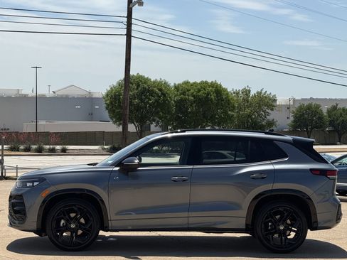 New 2026 Volkswagen Tiguan SE R-Line FWD image 8