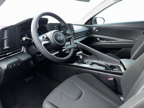 New 2026 Hyundai Elantra SE image 16