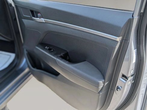 Used 2019 Hyundai Elantra SE w/ Cargo Package FWD image 25