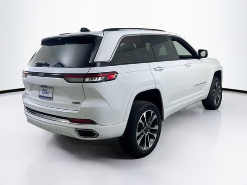 Used 2023 Jeep Grand Cherokee Overland w/ Luxury Tech Group IV AWD/4WD image 5