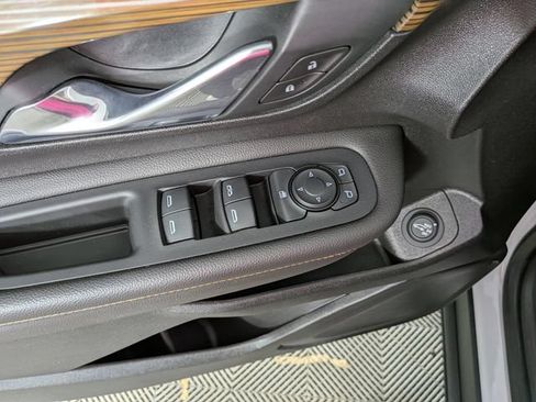 Used 2020 GMC Terrain SLE w/ Driver Convenience Package FWD image 14