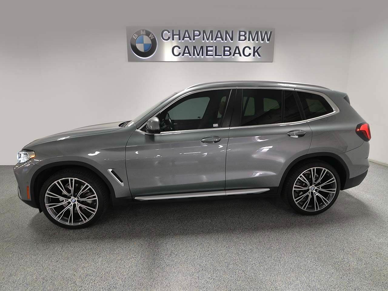 Used 2024 BMW X3 xDrive30i w/ Premium Package AWD/4WD image 3