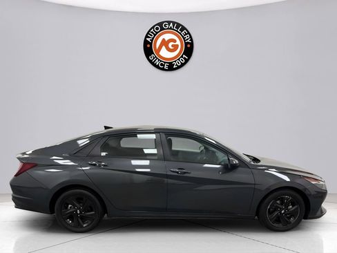 Used 2021 Hyundai Elantra SEL FWD image 2