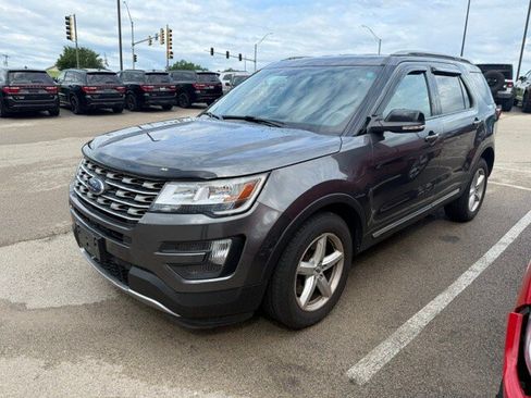 Used 2016 Ford Explorer XLT w/ Equipment Group 202A AWD/4WD image 4