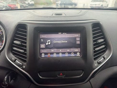 Used 2019 Jeep Cherokee Latitude w/ Popular Appearance Group AWD/4WD image 15