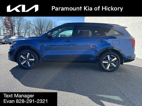 Used 2023 Kia Sorento S w/ Panoramic Sunroof Package image 4