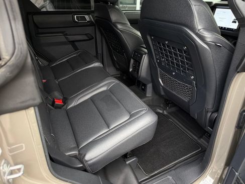 Used 2025 Ford Bronco Badlands AWD/4WD image 40