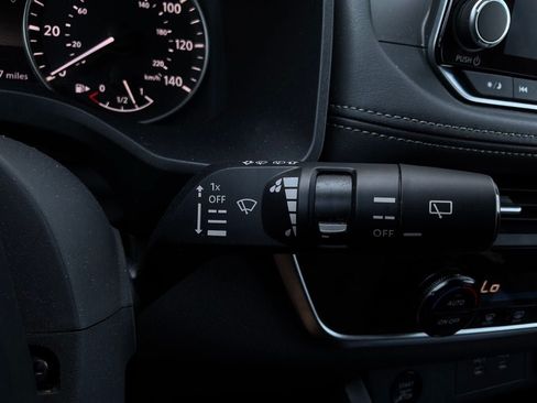 Used 2025 Nissan Rogue SV FWD image 36