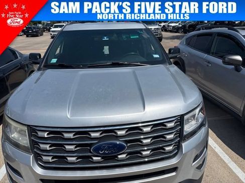 Used 2016 Ford Explorer XLT FWD image 2