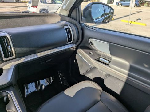 Used 2025 Ford Expedition Active AWD/4WD image 14