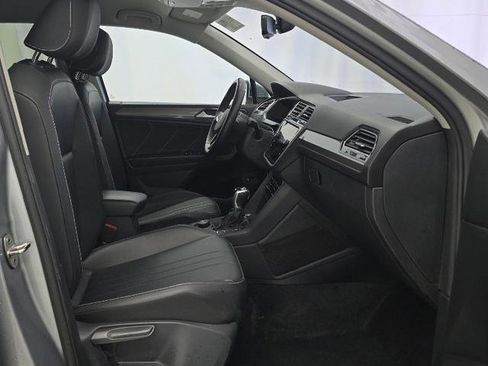 Used 2022 Volkswagen Tiguan SE image 8