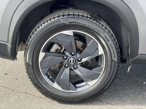 Used 2024 Nissan Rogue SV image 39