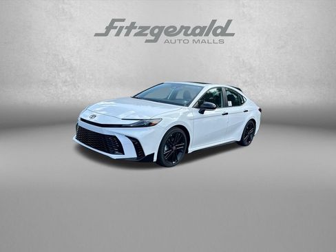 Used 2026 Toyota Camry Hybrid w/ Multimedia Upgrade Package FWD image 3