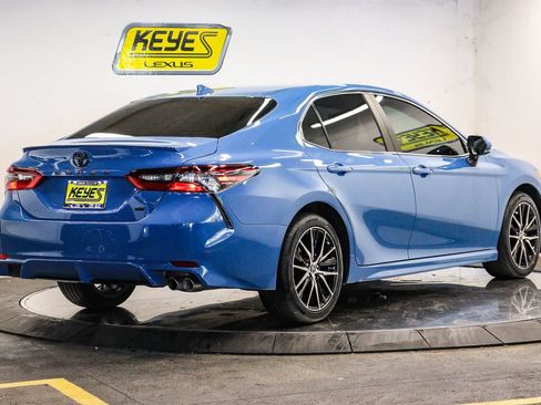 Used 2024 Toyota Camry SE FWD image 4