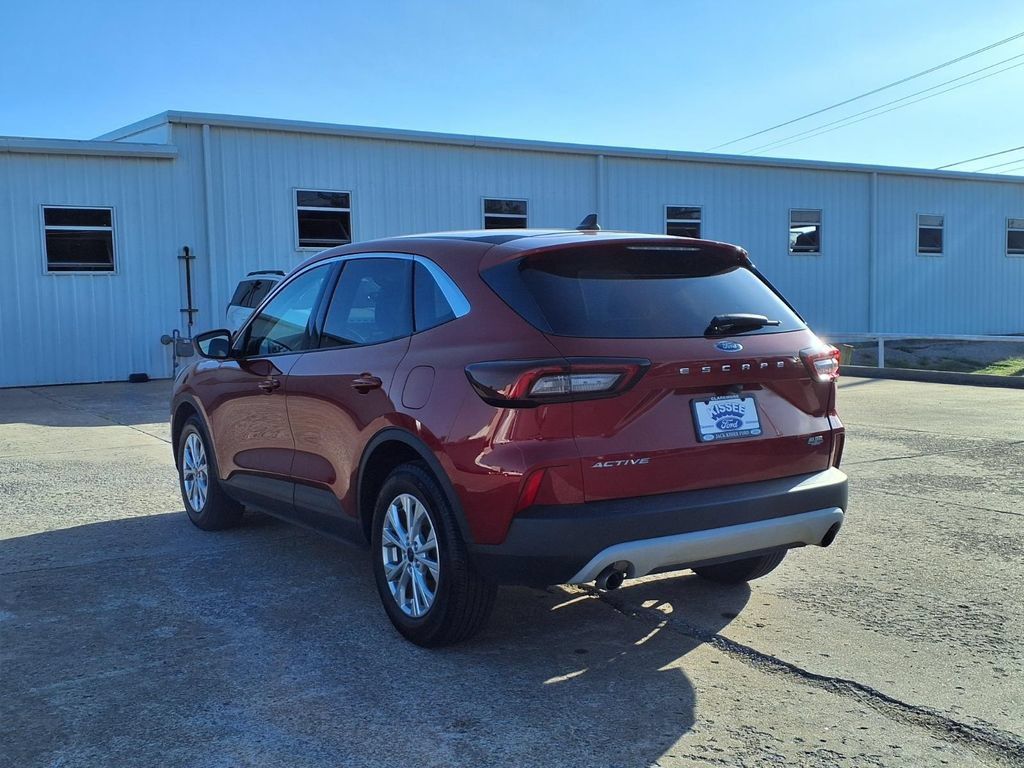 Used 2023 Ford Escape Active FWD image 2