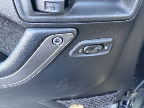 Used 2013 Jeep Wrangler Sport AWD/4WD image 14