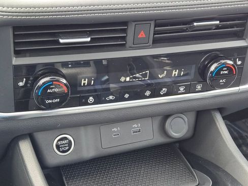 Used 2023 Nissan Rogue SV w/ SV Premium B Package image 28