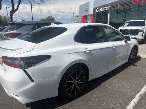 Used 2021 Toyota Camry SE FWD image 4