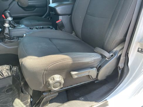 Used 2022 Jeep Gladiator Sport AWD/4WD image 13
