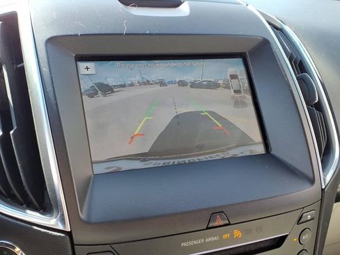 Used 2019 Ford Edge Titanium FWD image 13