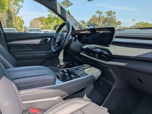 Certified 2025 Buick Enclave Preferred image 27