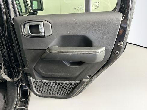Used 2025 Jeep Wrangler Unlimited Sahara AWD/4WD image 27