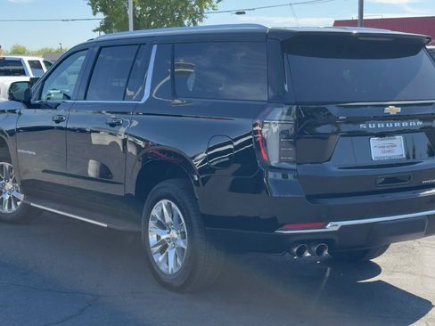 Used 2025 Chevrolet Suburban Premier AWD/4WD image 5