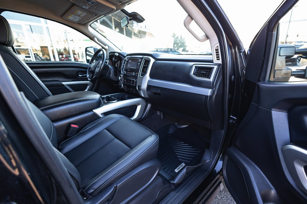 Used 2018 Nissan Titan PRO-4X AWD/4WD image 33