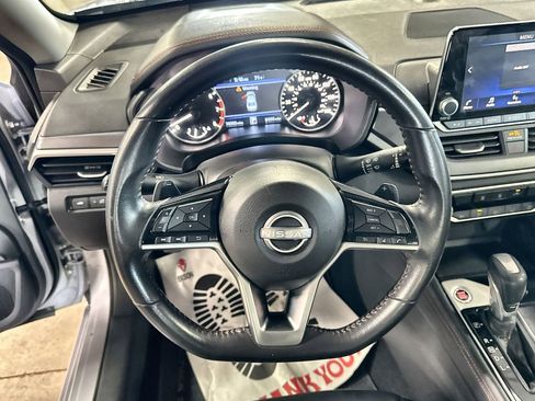 Used 2024 Nissan Altima 2.5 SR FWD image 17