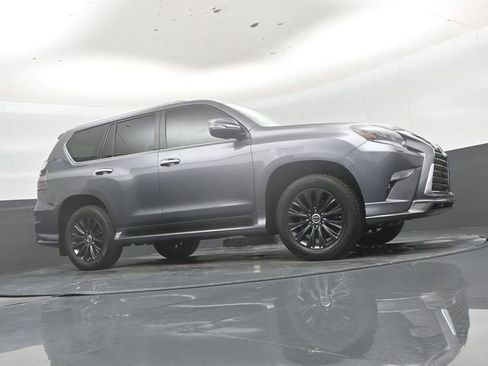 Used 2023 Lexus GX 460 Luxury w/ Sport Design Package AWD/4WD image 43