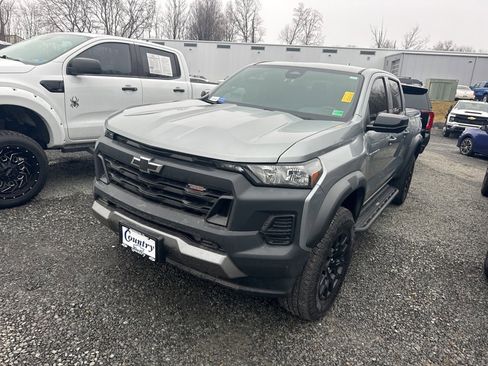 Used 2023 Chevrolet Colorado Trail Boss w/ Technology Package image 3