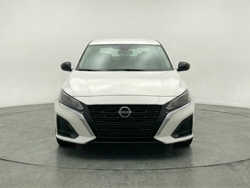 Used 2025 Nissan Altima 2.5 SV image 2