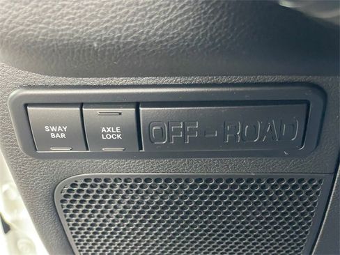 Used 2018 Jeep Wrangler Unlimited Rubicon w/ Connectivity Group image 15