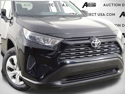 Used 2021 Toyota RAV4 LE FWD image 36