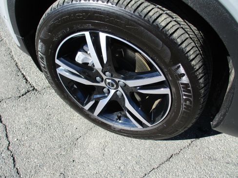 Used 2023 Volvo XC40 B5 Plus w/ Driver Assist Package image 9