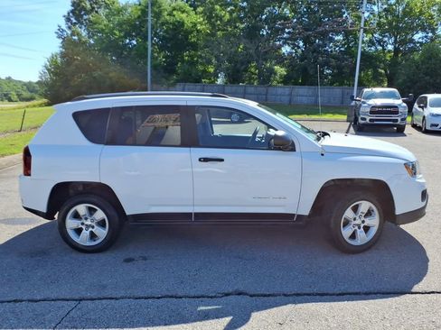 Used 2016 Jeep Compass Sport FWD image 2