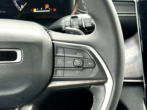 Used 2023 Jeep Grand Cherokee L Limited w/ Luxury Tech Group II RWD image 23