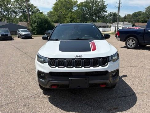 Used 2023 Jeep Compass Trailhawk AWD/4WD image 8
