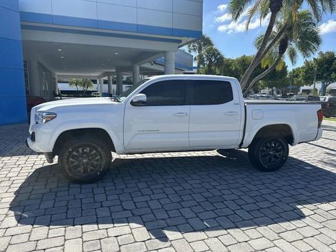 Used 2022 Toyota Tacoma SR5 w/ Technology Package RWD image 19
