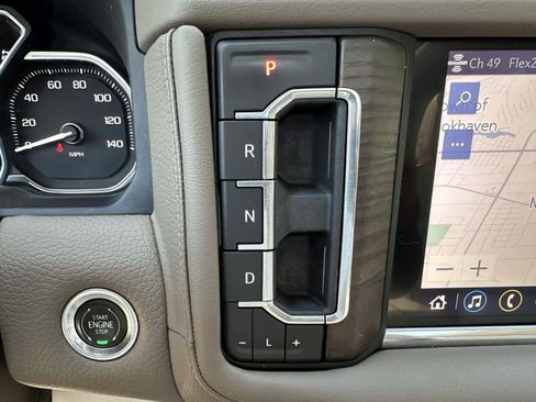 Used 2021 GMC Yukon XL Denali w/ Denali Premium Package AWD/4WD image 24