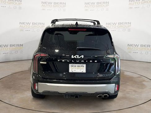 Used 2024 Kia Telluride EX w/ EX Captain's Chair Package FWD image 4