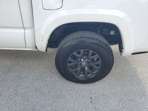 Certified 2022 Toyota Tacoma TRD Off-Road image 19