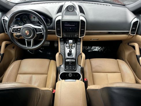 Used 2017 Porsche Cayenne S image 10