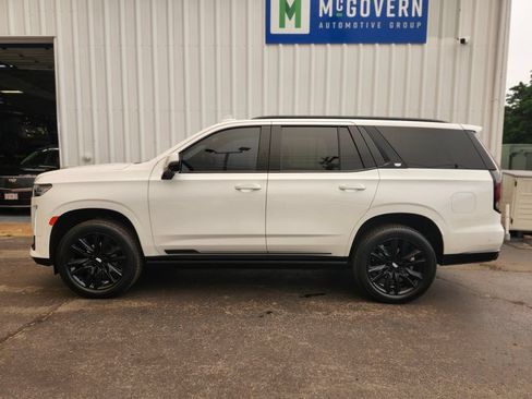 Used 2022 Cadillac Escalade Sport w/ Touring Package AWD/4WD image 2