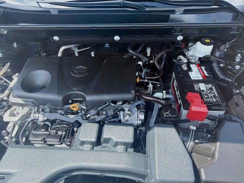Used 2022 Toyota RAV4 XLE w/ Convenience Package FWD image 32