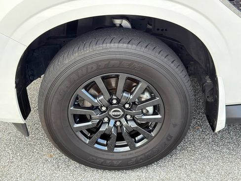 Used 2025 Nissan Armada SV AWD/4WD image 11