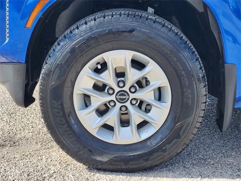 Used 2024 Nissan Frontier SV image 10