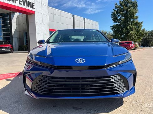 Used 2025 Toyota Camry LE image 4